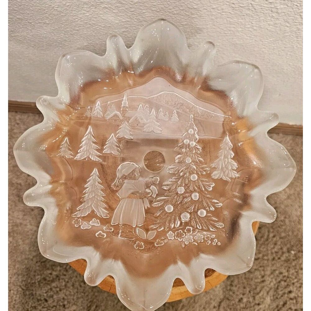 Mikasa Christmas Story Etched Glass Pedestal Bon Bon Dish Cookie Plate Fluted